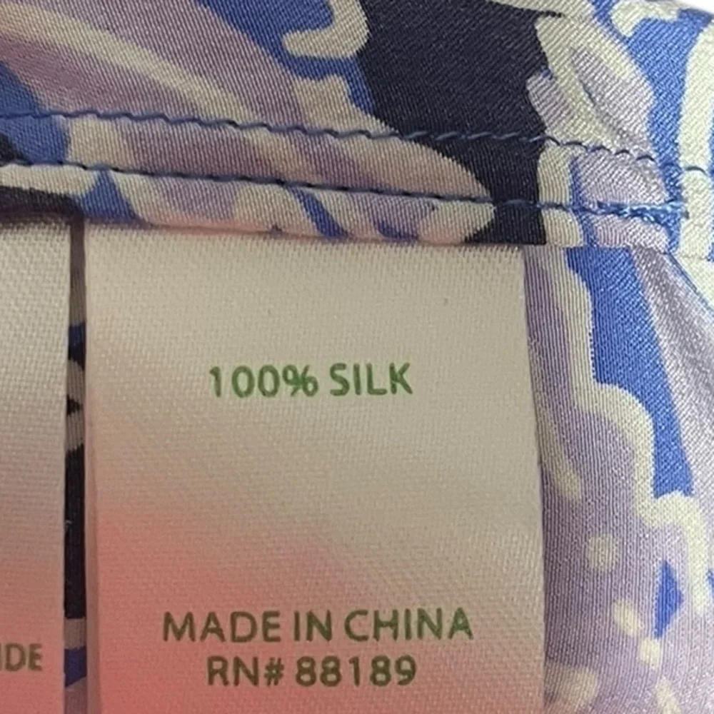 🤗 Lilly Pulitzer Elsa Silk Navy and Lavender Pineapple Blouse. NWOT - Picture 5 of 5